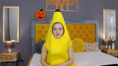 Jessica White online show from October 30, 5:41 am