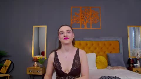 Jessica White online show from April 8, 4:37 am