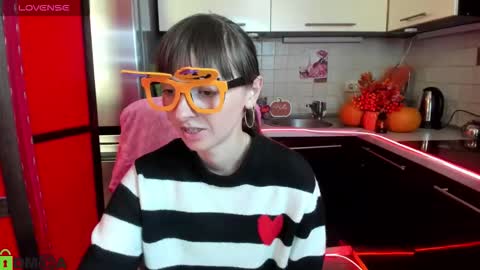 jessicaforris online show from October 11, 7:35 am