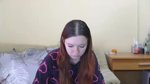 jessicaholland1 online show from April 28, 6:18 am