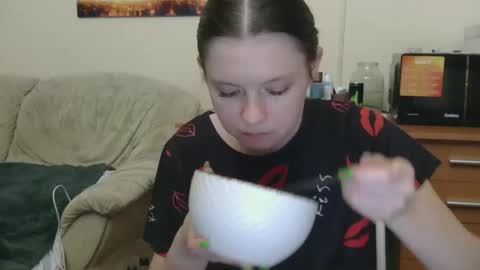jessicaholland1 online show from May 26, 7:09 pm