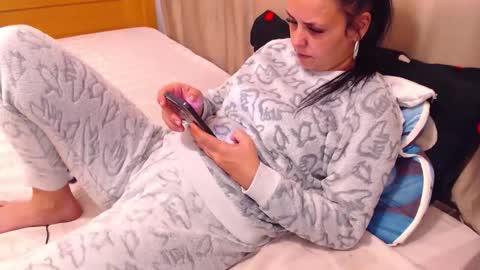 jessiestar3 online show from April 21, 6:09 am