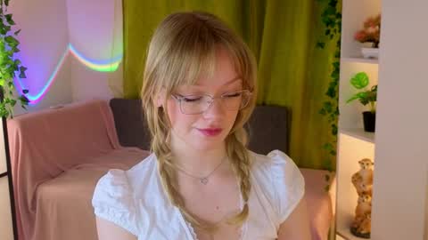 Gwen online show from April 10, 8:24 pm