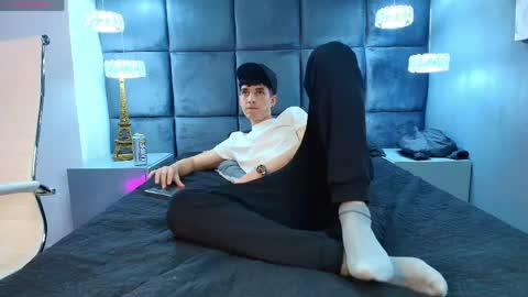 Jheampiero online show from April 28, 8:57 pm