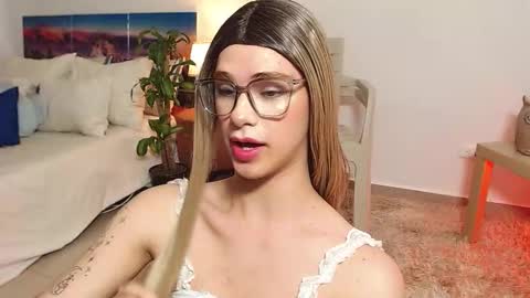 Jhuan Nhez online show from October 18, 10:47 pm