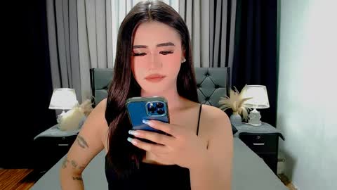 jhuliana_and_charles_room online show from April 22, 11:34 pm