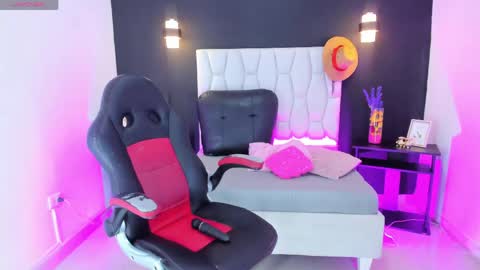 kim online show from April 30, 5:07 pm