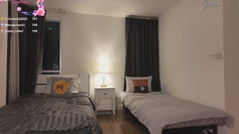 Snapshot of jiwon4u chatting on February 22, 3:47 pm Jiwon online show from February 22, 3:47 pm