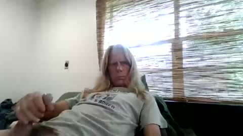jizzmitten5 online show from June 14, 8:11 pm