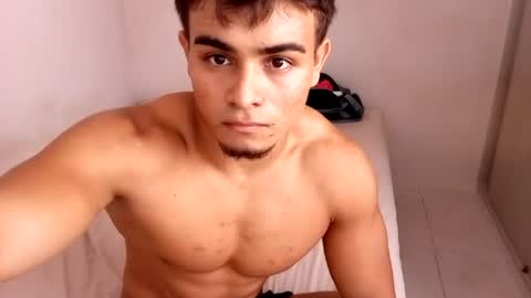 jjavier203018 online show from August 9, 6:01 pm
