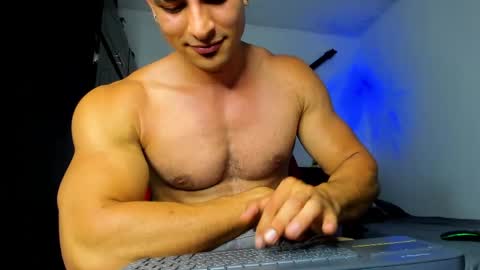 IGJmortton online show from May 19, 1:56 am