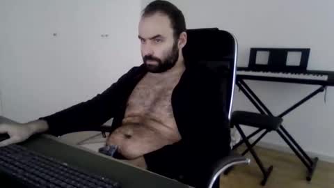 joaodias_18 online show from February 2, 12:12 pm