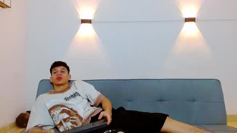 john_ssnow29 online show from January 8, 11:38 am