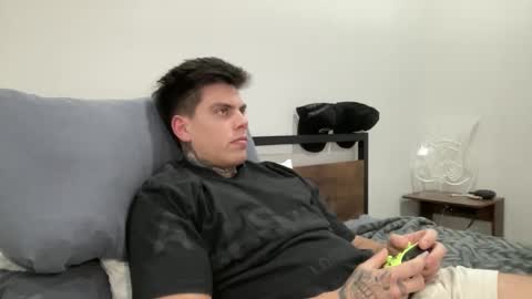 Snapshot of johnafterdark chatting on December 7, 1:19 am JAXX online show from December 7, 1:19 am