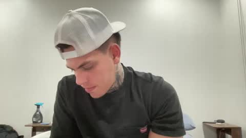 Snapshot of johnafterdark chatting on December 19, 2:12 am JAXX online show from December 19, 2:12 am