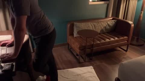 J online show from December 7, 5:10 am