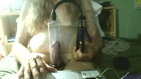 johnnieq1971 online show from May 28, 2:42 am