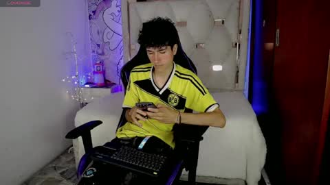 johnny_cagee online show from April 24, 4:03 am