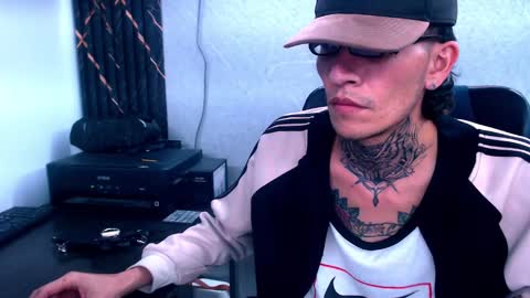 johnsonisaac94  online show from February 9, 11:36 am