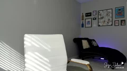    online show from March 9, 11:09 pm