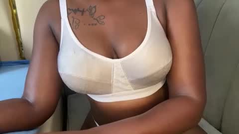 jolly_pretty online show from October 8, 8:09 am