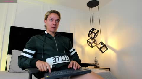 Jonathan Danielss  online show from January 21, 11:35 am