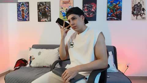 Instagram jonathanfit14 online show from April 12, 8:13 pm