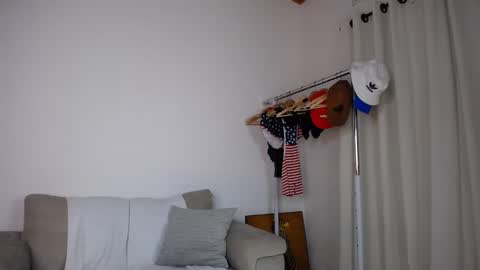 josezaens_ online show from October 29, 9:00 am