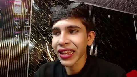 joshua_saenz_ online show from May 24, 3:36 am