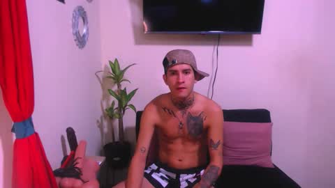 josue_linares online show from May 17, 1:48 am