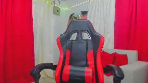 josue_linares online show from November 11, 7:10 am