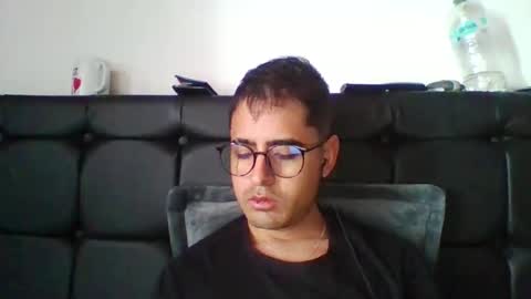 josux8 online show from April 21, 5:42 pm