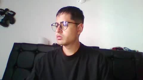 josux8 online show from April 16, 8:09 pm