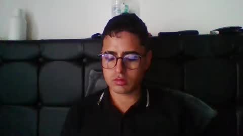 josux8 online show from April 19, 5:25 pm