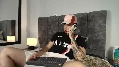 juan_alvarez18 online show from January 8, 3:12 am