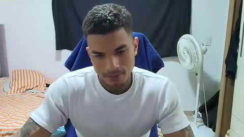 juan_gomez_1 online show from September 25, 9:49 am