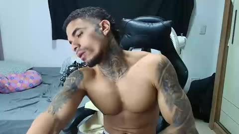 juan_gomez_1 online show from October 15, 12:36 am