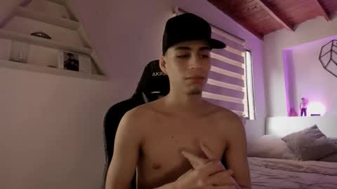 Juan Posada online show from February 12, 8:45 pm