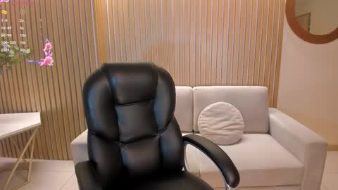 Juanita Clay online show from December 4, 12:16 pm