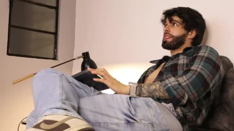 juanmilano online show from May 30, 1:48 am