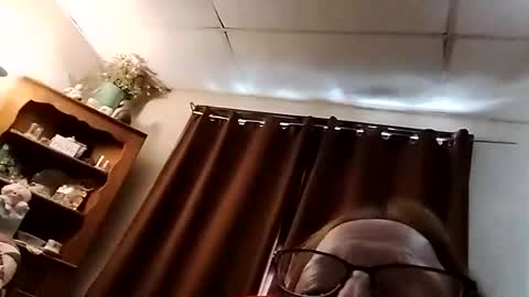 I dont do web cam This thing does a thing of its own online show from May 24, 10:27 pm