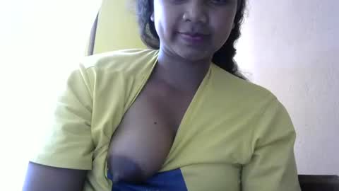 Snapshot of juicy_pretty chatting on October 4, 12:14 pm stellah online show from October 4, 12:14 pm