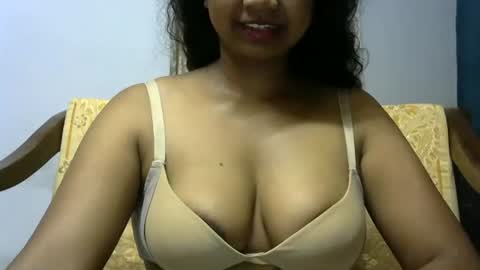 Snapshot of juicy_pretty chatting on October 19, 3:22 am stellah online show from October 19, 3:22 am