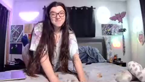 juicybootyqt online show from December 14, 8:26 pm