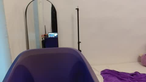 juicyxpink online show from March 21, 9:25 am