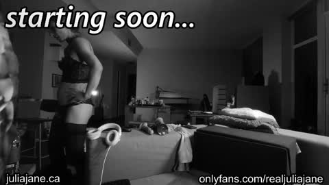 Julia Jane online show from February 4, 2:37 am