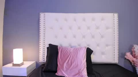 J U L IA   M A R T I N E Z online show from October 4, 12:25 pm