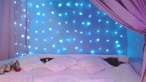 Julia online show from November 16, 5:37 pm