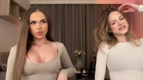 Julia R Le online show from March 20, 10:48 pm