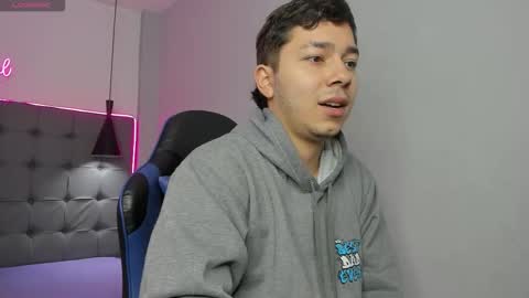 julian_smith21 online show from February 27, 12:31 pm